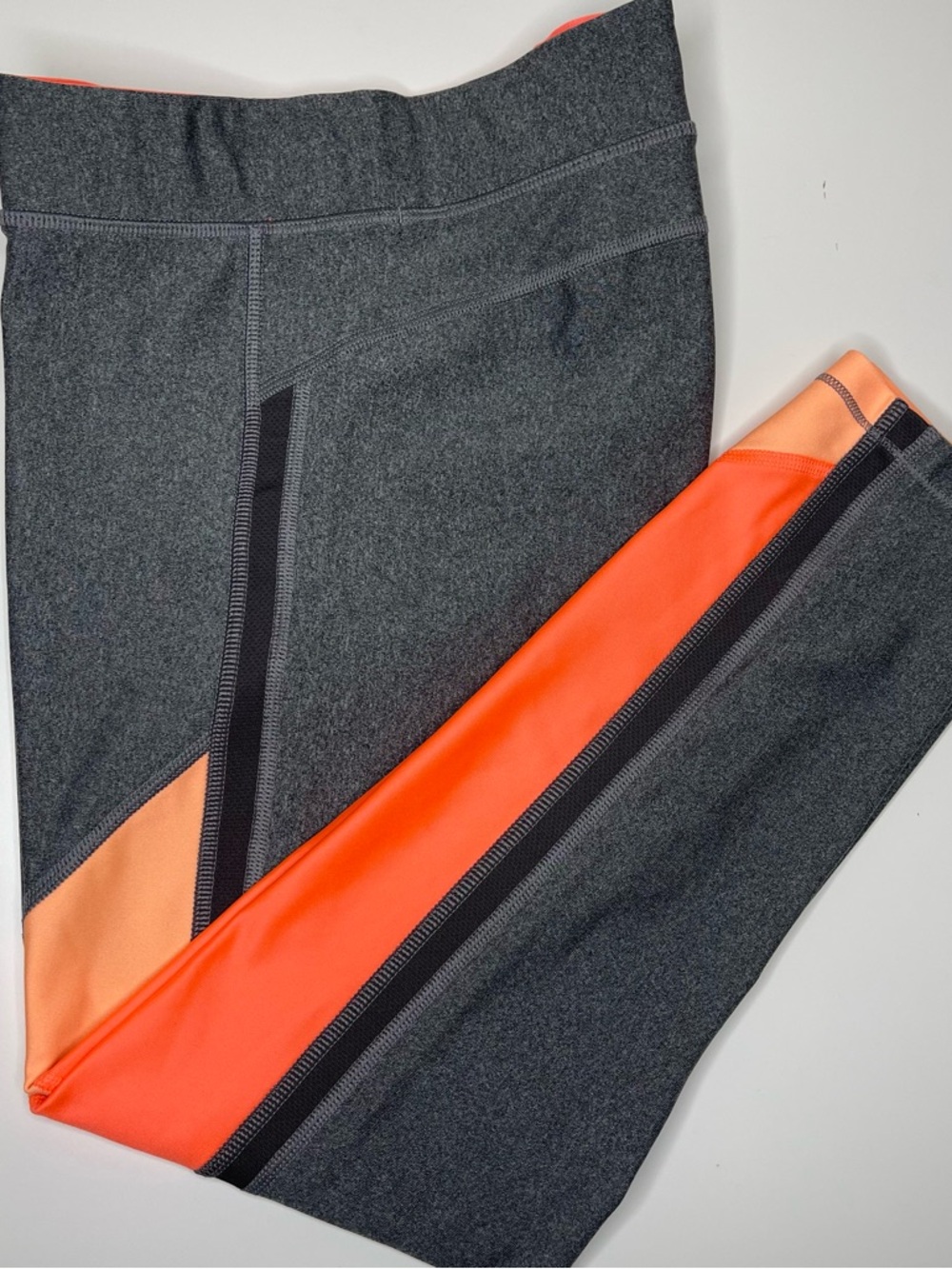 Women's Under Armour Cropped Athletic Leggings (Gray / Neon Orange) Size LARGE